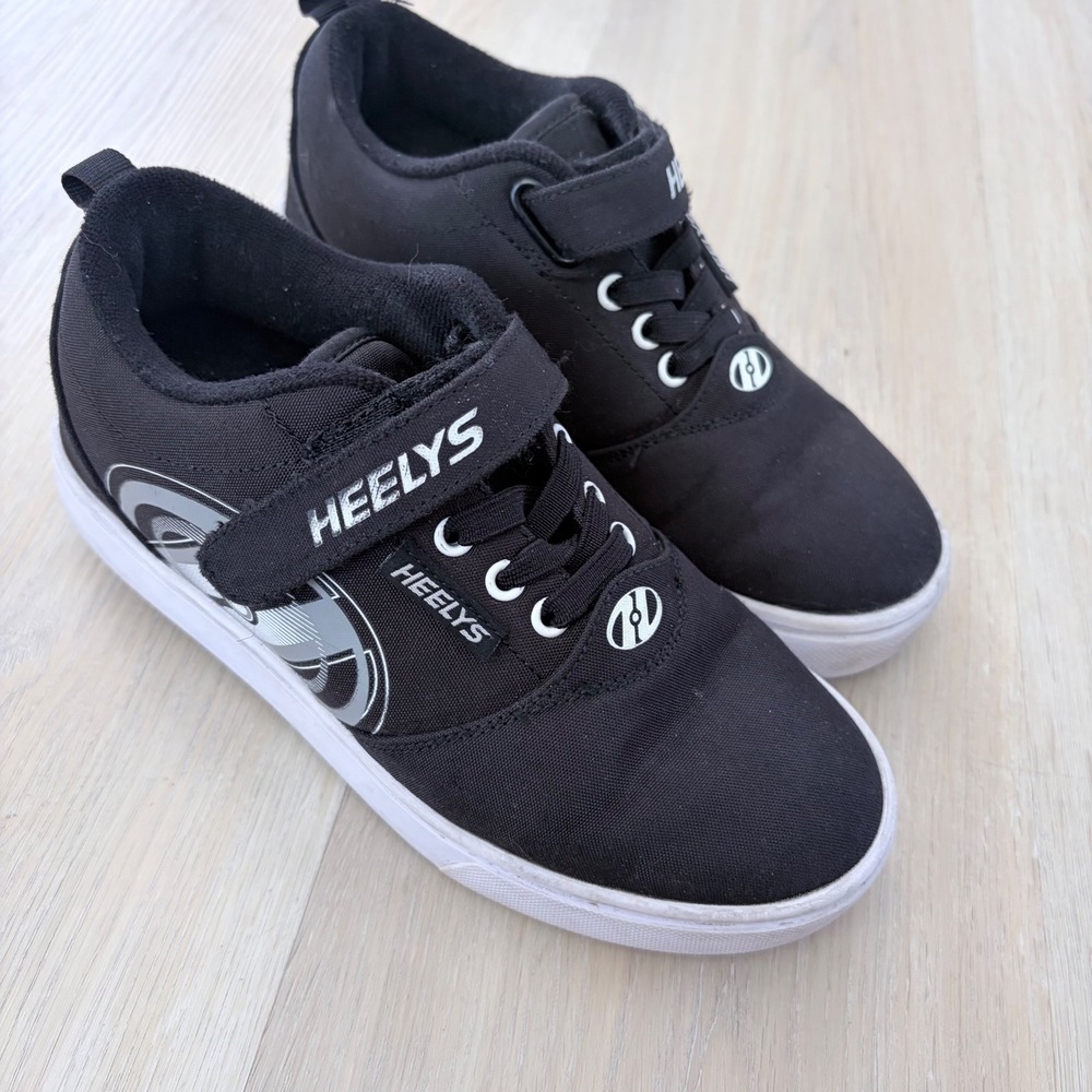 Heelys Dual Wheel Skate Shoes Black White Canvas Youth 4 HE10088061